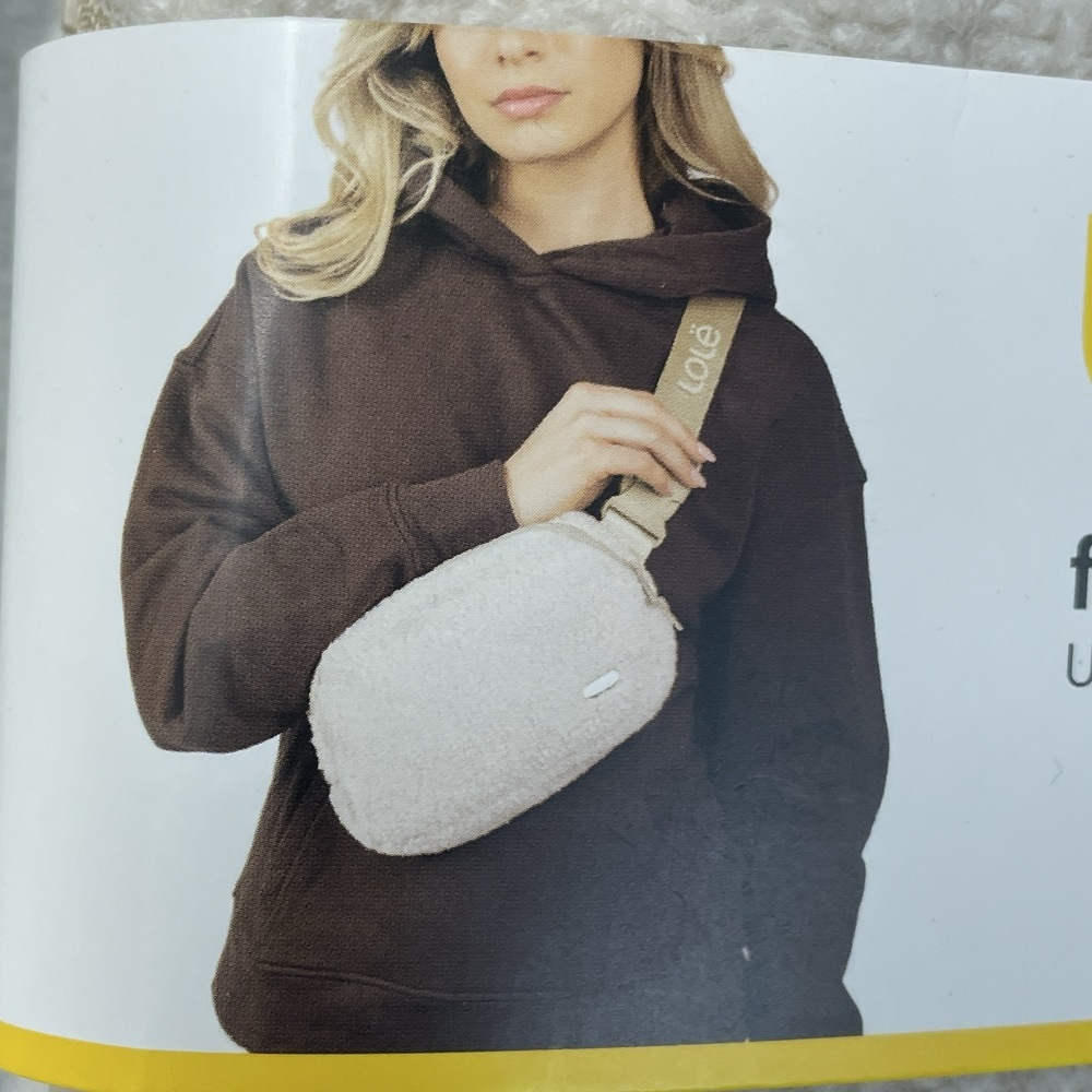 Lolë Unisex One Size Fleece Belt Bag Beige H0906